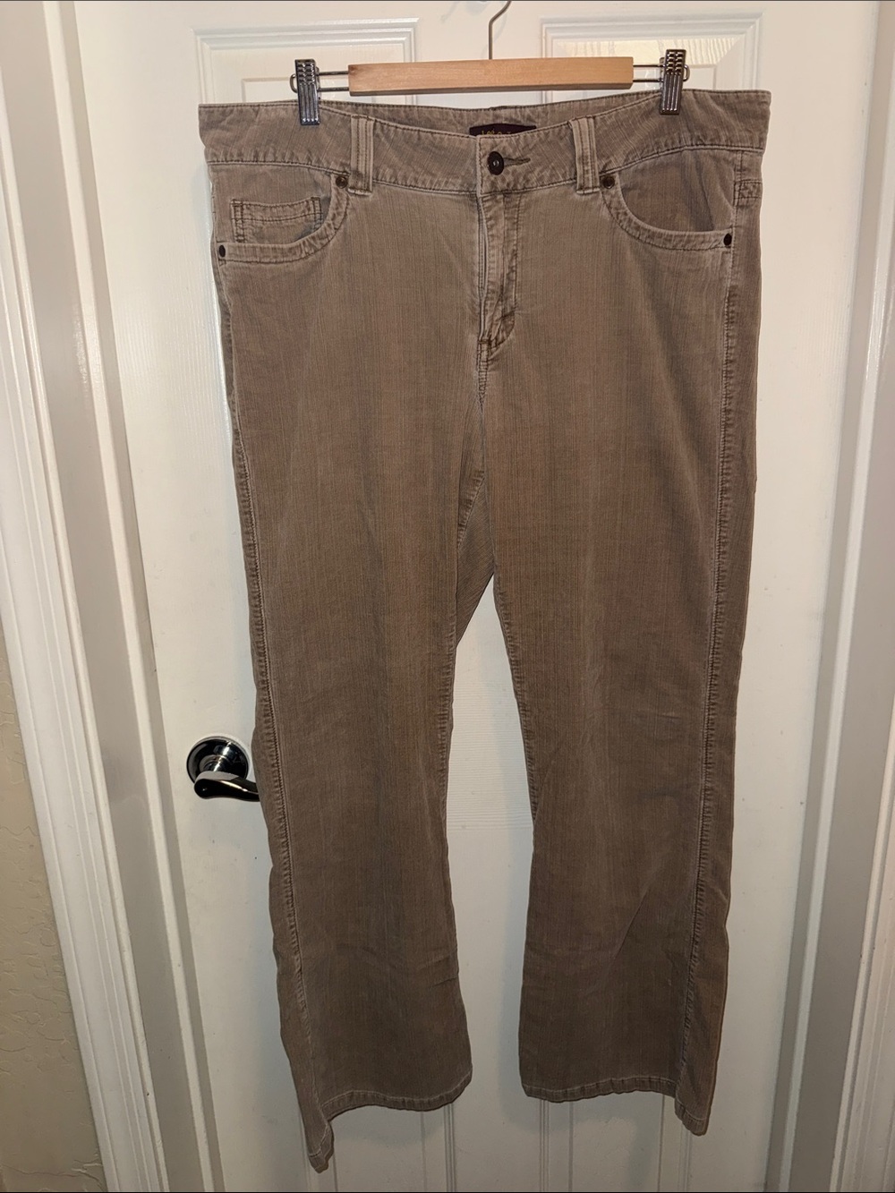 Women’s Corduroy Jeans in Taupe